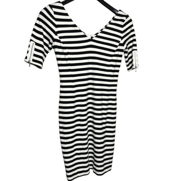 Banana Republic Sheath Dress Size 2 Black White V Neck Zipper Back and Sleeves - Picture 1 of 12